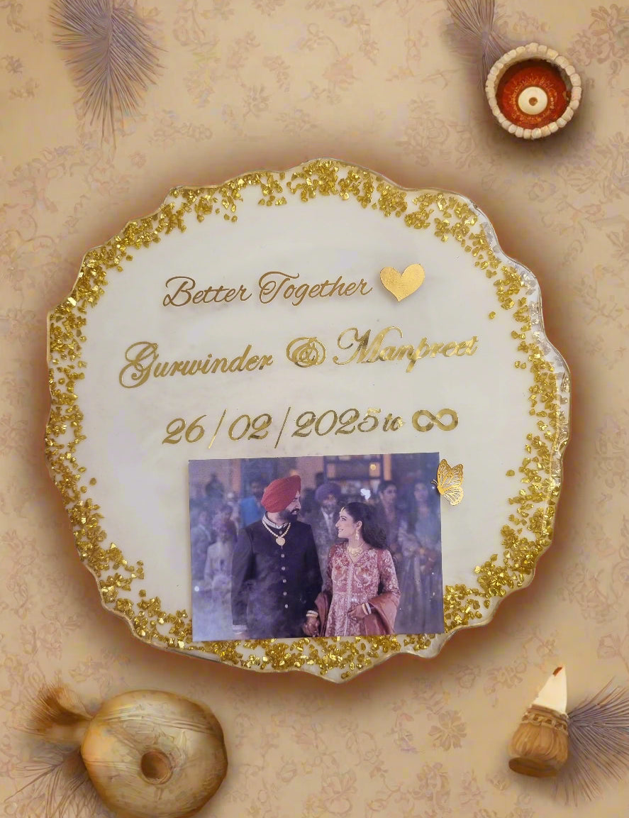 Romantic resin photo frame for anniversary gifting